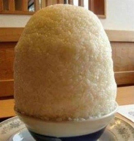 Ăn hết bát cơm này chắc no mấy ngày mấy đêm.