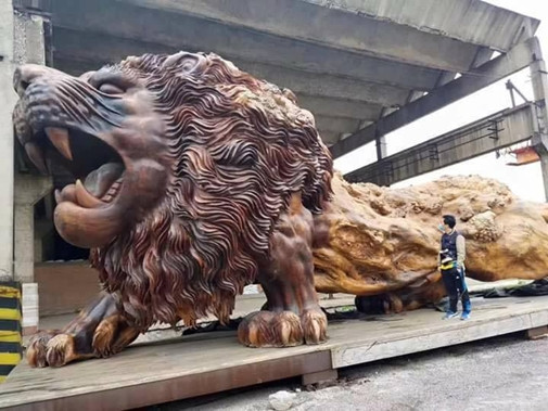 Nếu con sư tử này là thật thì người tạo ra nó chắc chắn là 1 nhà điêu khắc tài ba. Còn nếu là giả thì người photoshop cũng xuất sắc không kém!