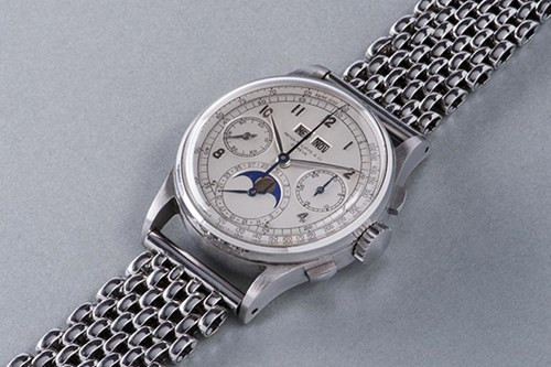Trong buổi đấu giá được tổ chức mới đây tại Geneva (Thụy Sĩ), một chiếc đồng hồ hiệu Patek Philippe 1518 sản xuất năm 1943 đã được bán ra với giá cuối cùng là 11 triệu USD, tương đương 245 tỉ đồng và trở thành chiếc đồng hồ đắt nhất thế giới.
