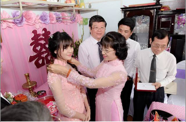 Năm 2013, My Hạ Kim từng được các học sinh xem là hiện tượng của trường THPT Mạc Đĩnh Chi, quận 6, TP HCM khi thực tập tại đây.