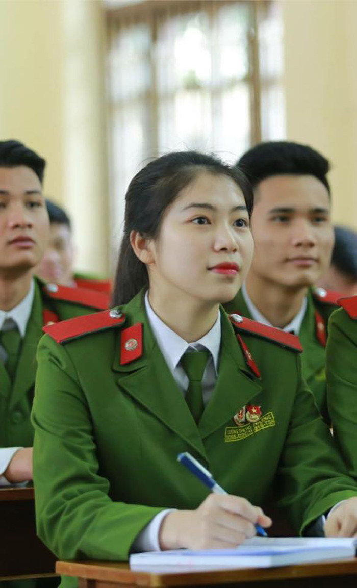 Là thủ khoa “kép” của Cao đẳng Cảnh sát nhân dân I nên Thương luôn xác định rõ trách nhiệm của mình trong học tập.