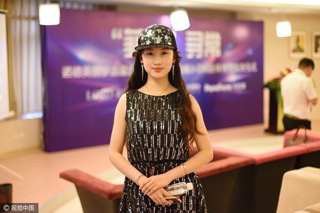 Lý Dịch Phi chia sẻ sau khi dao kéo, cô thấy rất tự tin. 9X đã đăng ký tham gia một số cuộc tuyển chọn người mẫu.