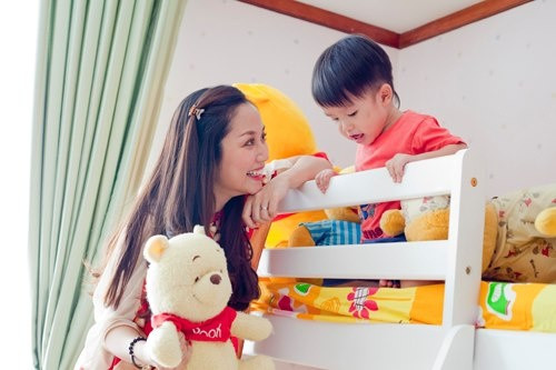 Phòng ngủ bé Coca - con trai Ốc Thanh Vân Ốc Thanh Vân cũng rất tỉ mẩn trong việc thiết kế và lựa chọn đồ trong phòng cho cậu con quý tử.