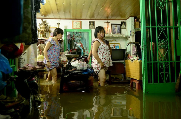 Trong đợt triều cường lớn nhất năm này các tuyến đường ngập Huỳnh Tấn Phát, Trần Xuân Soạn (quận 7), các tuyến đường ngập nhẹ hơn đường Nguyễn Văn Hưởng, Xa Lộ Hà Nội... Ảnh: Lê Quân.