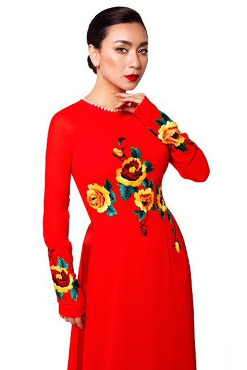 Hiện tại, Y Phụng không còn tham gia đóng phim mà chuyển hướng theo nghiệp ca hát. Tuy nhiên, cô chỉ hoạt động chủ yếu ở hải ngoại và rất ít hội ngộ khán giả trong nước.
