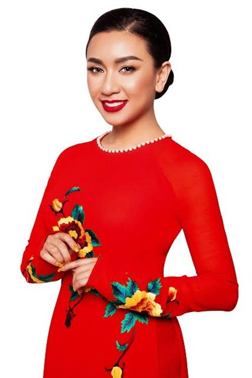Trong cuộc sống riêng tư cô đã trải qua một cuộc hôn nhân đổ vỡ. Hiện tại Y Phụng đã tìm được bến đỗ nhưng chưa tính chuyện tái hôn và sinh con dù đã bước sang tuổi tứ tuần. Mới đây, Y Phụng trở lại Việt Nam nhưng cô cho biết vẫn chưa có ý định hoạt động nghệ thuật tại quê hương mà chỉ đơn thuần về thăm gia đình và người thân. Cô đã có dịp hội ngộ với nhiều người.