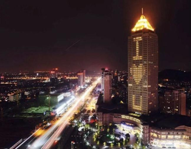 Ông Qiao Dewei cho biết trong suốt thời gian sống cùng nhau, ông chưa từng làm hoặc nói điều gì lãng mạn cho người vợ của mình, nên nhân dịp kỷ niệm 67 năm ngày cưới, ông muốn làm một điều gì đó đặc biệt dành tặng vợ.