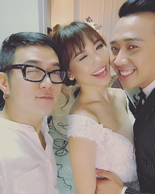 Nhanh chóng sau khi Hari chia tay Tiến Đạt, MC Trấn Thành đã chính thức thừa nhận tình cảm với nữ ca sĩ Hari Won. Theo đó, danh hài khẳng định, anh yêu Hari Won nhưng không phải người thứ 3 vì cả hai đến với nhau khi nữ ca sĩ chia tay Tiến Đạt được 2 tháng.