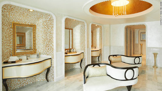 7. Remède Spa tại khách sạn St Regis Remède Spa có mái vòm cao, bên trong lát đá cẩm thạch và cách bài trí vô cùng sang trọng. Spa nằm trên khu đất rộng tới 3.200 m2 và có 11 phòng trị liệu. Một liệu trình khoảng 4 tiếng rưỡi gồm đắp mặt nạ kim cương, tẩy da chết, massage và ăn nhẹ có giá khoảng 814 USD (khoảng 18 triệu đồng).