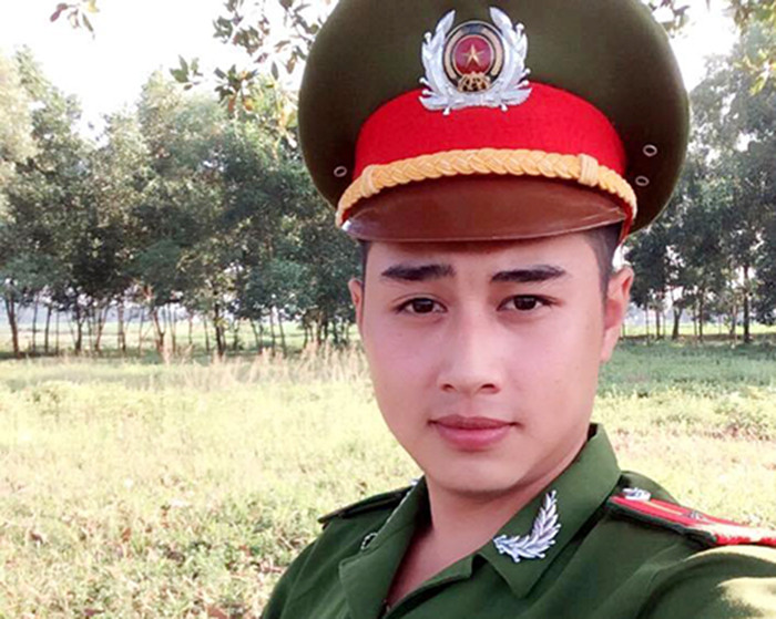 Sở hữu vẻ ngoài điển trai như sao Hàn, Minh Long luôn hút sự chú ý của dân mạng sau hàng loạt bức ảnh được chia sẻ trên trang cá nhân facebook. Khi được chú ý trên mạng xã hội Long thấy rất vui. Long mong muốn được cống hiến nhiều hơn nữa trong công việc để góp phần giữ gìn an ninh trật tự, bảo vệ Tổ quốc.