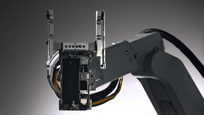 Máy tháo iPhone: Robot mang tên Liam có 29 tay với sức mạnh khá đáng kể nhằm tháo tung những chiếc iPhone để tái chế. Thời gian trung bình để tháo rời toàn bộ một chiếc iPhone là 11 giây. Khoảng 1,2 triệu chiếc iPhone sẽ được Liam xử lý trong một năm. Đây cũng là một trong những động thái nỗ lực sản xuất để đảm bảo thân thiện với môi trường của Apple.