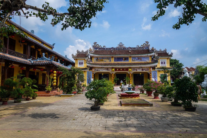 Những công trình tôn giáo với kiến trúc độc đáo rải rác khắp Việt Nam.