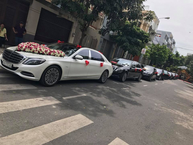 Ông Nguyễn Ngọc Lang, Tổng giám đốc công ty mỹ phẩm nổi tiếng bạo chi mời Hoài Linh, Trấn Thành, Đàm Vĩnh Hưng, Thanh Bạch, Lệ Quyên tới diễn hay làm MC ở đám cưới con trai Nguyễn Hải Đăng tối 24.2.