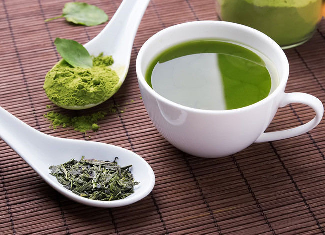10. Trà xanh chứa hợp chất Polyphenol, một chất chống oxy hóa có lợi cho sức khỏe, đặc biệt trong việc phòng tránh ung thư vú. Trong một nghiên cứu ở phụ nữ Mỹ gốc Nhật Bản tại Viện Ung thư Quốc gia Mỹ, các nhà khoa học đã chỉ ra rằng, một người uống ít nhất 1 tách trà xanh sẽ làm giảm hiệu quả chất gây ung thư vú ở phụ nữ.