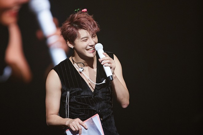 TvN cho hay, Junsu xếp vị trí thứ 4 trong Top nghệ sĩ giàu nhất Hàn Quốc. Về bất động sản, anh sở hữu khu nhà cao cấp ở Paju, Gyeonggido trị giá khoảng 1,6 triệu USD, một biệt thự khác tại khu vực Cheongdamdong, Gangnam lên đến 2,4 triệu USD. Junsu hiện còn là chủ khách sạn cao cấp ở đảo Jeju. Nam ca sĩ trẻ còn sở hữu 7 siêu xe cao cấp.