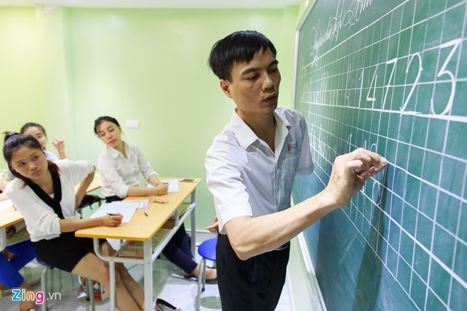 Trong khoá học ba ngày này, học viên được hướng dẫn từ các nét cơ bản, chữ viết bảng theo quy định của Bộ Giáo dục và Đào tạo, và các kiểu chữ sáng tạo.