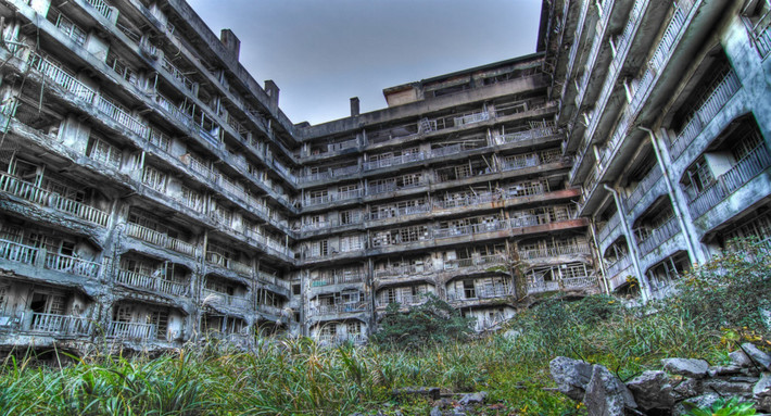 Agdam, Azerbaijan: Thành phố có lịch sử từ thế kỷ 18 này đã bị bỏ hoang sau khi Liên Xô tan rã. Toàn bộ dân cư đã chuyển về phía đông vào năm 1993. Sau đó, Agdam bị phá hủy để lấy nguyên vật liệu xây dựng. Ảnh: Osoti.