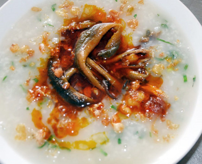 Một bát cháo lươn đồng xứ Nghệ làm nhiều người ưa thích.