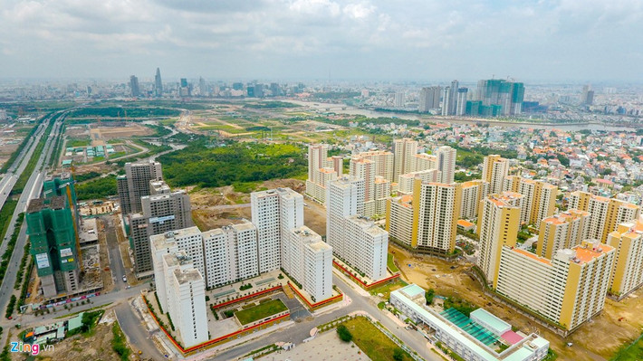 Các tòa nhà chung cư tái định cư Bình Khánh (thuộc phường Bình Khánh), là nơi ở mới cho người dân nằm trong diện giải tỏa của dự án khu đô thị mới đã hoàn thành, phục vụ cư dân sinh sống.