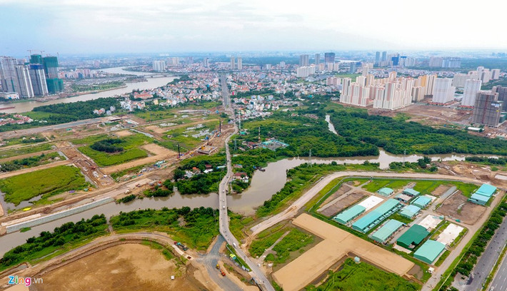Sát với khu đô thị này về phía đông Sài Gòn, những cụm nhà cao tầng cũng chen nhau mọc lên.