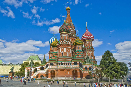 Nhà thờ thánh Basil (Moscow, Nga) Nhà thờ chính có 9 nhà thờ nhỏ hơn được xây dựng xung quanh – tượng trưng cho số lần chiến thắng quân Mông Cổ.