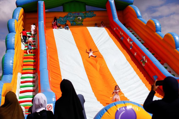 Mọi người tập trung tại một hội chợ được dựng lên nhân dịp lễ Eid al-Adha tại Công viên Burgess, phía nam thủ đô London, Anh, ngày 21/8.