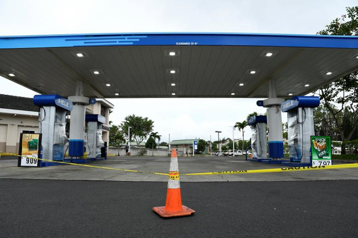Một cây xăng vẫn chưa được mở cửa trở lại tại Honolulu, bang Hawaii.