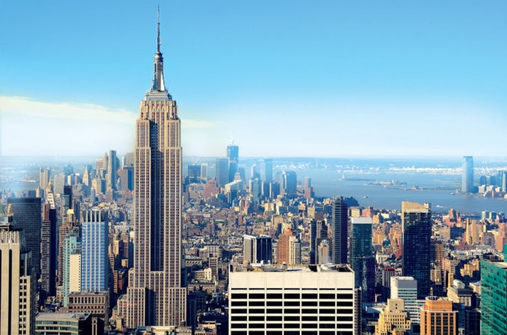 Tòa tháp Empire State cao 102 tầng ở New York hiện là tòa nhà cao thứ 5 trên thế giới. Nó từng là tòa nhà cao nhất nước Mỹ sau khi được xây dựng năm 1931 và giữ kỷ lục này trong suốt 40 năm.