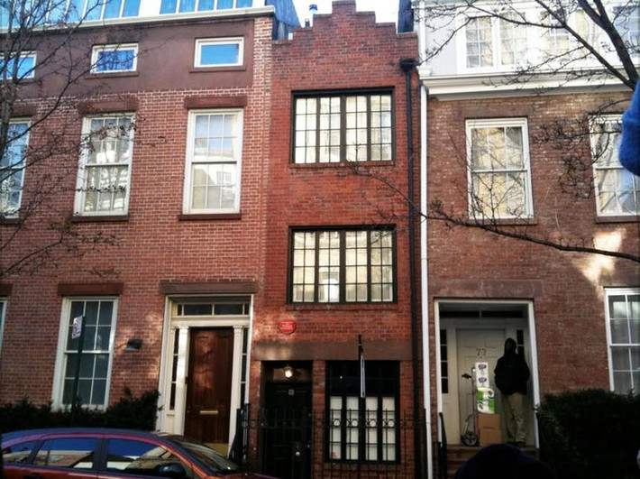 Tòa nhà 75 1/2 Bedford Street ở thành phố New York được xây dựng vào năm 1873 là ngôi nhà hẹp nhất New York và cũng là ngôi nhà nhỏ nhất nước Mỹ. (Nguồn: The Richest)