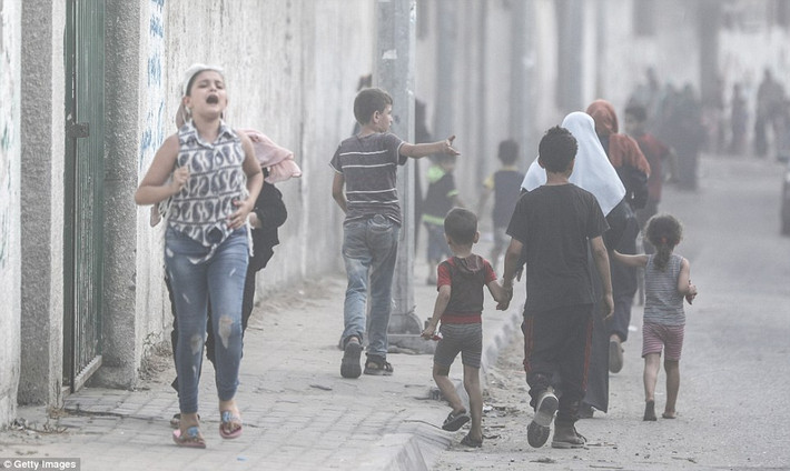 Mới đây, Phong trào Hồi giáo Hamas đã công bố một lệnh ngừng bắn với Israel nhằm "hạ nhiệt" tình hình căng thẳng tại Dải Gaza. Được biết, lệnh ngừng bắn có hiệu lực từ 20h45 ngày 9/8 (giờ GMT). Tuy nhiên, phía Tel Aviv chưa đưa ra bình luận gì. Ảnh: Getty.