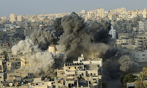 Quân đội Israel tuyên bố đã tấn công 150 cơ sở của Hamas song không đưa ra con số thương vong. Các cuộc không kích của Israel được cho là nhằm đáp trả loạt rocket của Hamas bắn vào miền nam nước này trong đêm mùng 8 rạng sáng 9/8. Ảnh: AP.