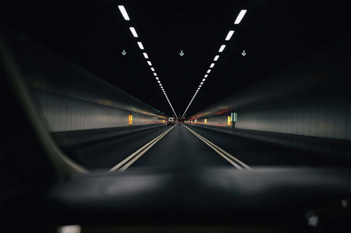 Hab chụp bức hình này khi anh đang ngồi trên một chiếc taxi đi qua đường hầm tới Kowloon vào buổi tối.