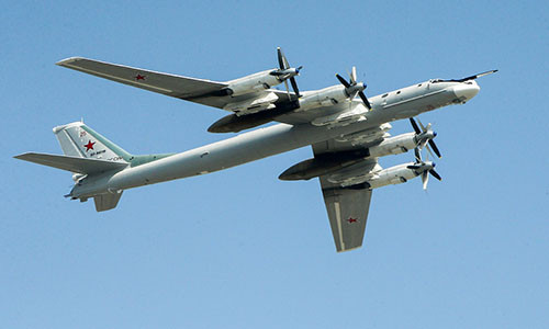 Thông tin trên được TASS dẫn nguồn trực tiếp từ thông báo của Tupolev, và hãng chế tạo máy bay lâu đời này của Nga sẽ chịu trách nhiệm hiện đại hóa 8 chiếc máy bay ném bom chiến lược Tu-95MS và Tu-160 cho Không quân Nga từ nay cho đến cuối năm. Trong đó riêng Tu-95MS quá trình thử nghiệm biến thể nâng cấp sẽ diễn ra trong năm 2018 . Ảnh: TASS.