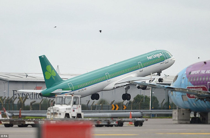 Chiếc máy bay Aer Lingus chở Giáo hoàng Francis cất cánh từ sân bay quốc tế Dublin, Ireland, hôm 26/8.