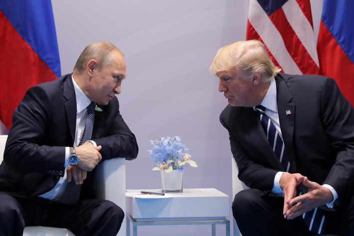 Cụ thể, đòn trừng phạt kinh tế nhằm vào Moscow được Washington chia thành 2 vòng. Đòn giáng đầu tiên sẽ có hiệu lực vào ngày 22/8, áp dụng cho các mặt hàng xuất khẩu và mặt hàng thuộc danh mục nhạy cảm. Ảnh: Reuters.