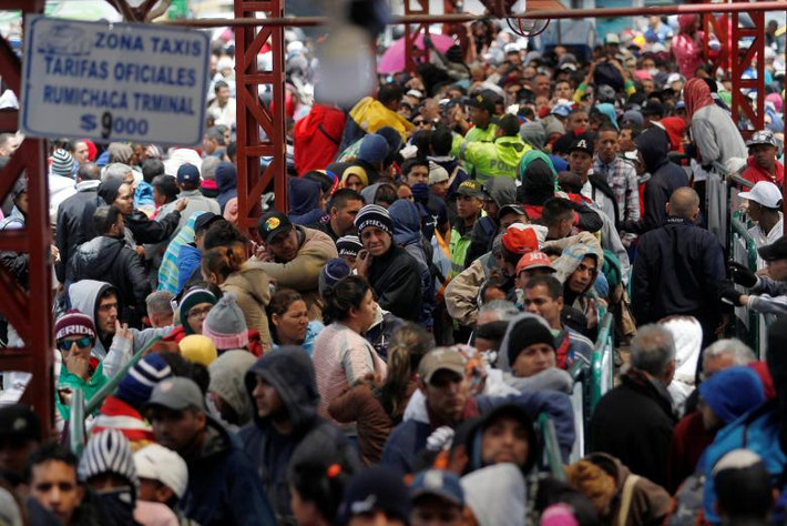 Theo Reuters, Chính phủ Ecuador đã phải ban hành tình trạng khẩn cấp ở 3 tỉnh hôm 8/8 do số lượng người nhập cư Venezuela vào nước này qua Colombia quá đông.