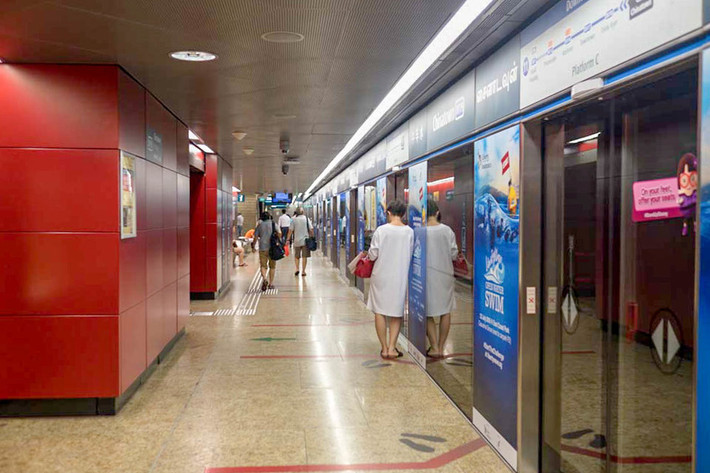 Hệ thống tàu điện ngầm ở Singapore rất nhanh, tiện lợi và chi phí rẻ.