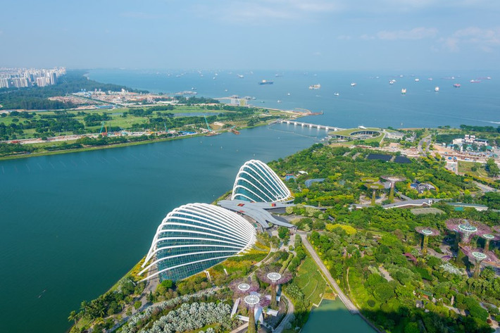 ...và Công viên Gardens by the Bay nổi tiếng. Mời độc giả xem thêm video: Tới thăm ngôi làng ở "tận cùng trái đất" (Nguồn: VTC14)