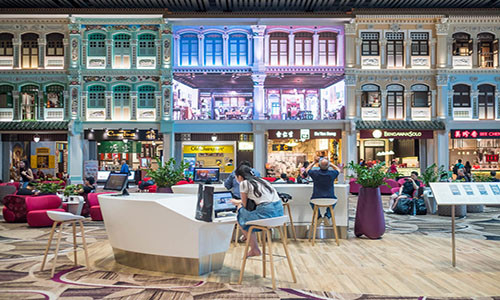Hành trình khám phá đất nước Singapore hiện đại và phát triển của phóng viên Jacobs bắt đầu từ sân bay quốc tế Changi của đảo quốc này. Changi được coi là sân bay tuyệt vời nhất thế giới. (Nguồn ảnh: Business Insider)
