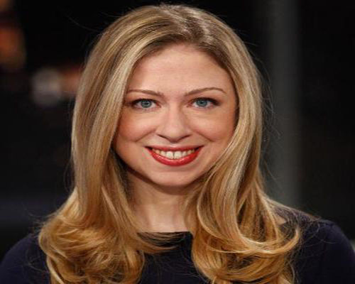 Chelsea Clinton từng làm việc cho Công ty McKinsey & Company, Avenue Capital Group, Đại học New York và làm việc tại một số hội đồng trong đó có các trường của Mỹ Ba-lê, Quỹ Clinton, Clinton Global Initiative, Common Sense Media, Weill Cornell Medical College và IAC/ InterActiveCorp. Cô còn là một phóng viên đặc biệt cho NBC News. Ảnh: Twitter.