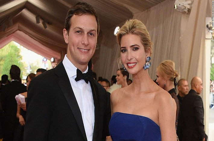 Về đời tư, Ivanka kết hôn với Jared Kushner, một nhà bất động sản và hiện là cố vấn cho Tổng thống Trump, vào năm 2009. Ái nữ nhà ông Trump đang có cuộc sống hạnh phúc bên chồng và ba người con là bé Arabella Rose Kushner (sinh năm 2011), Joseph Frederick Kushner (sinh năm 2013) và Theodore James Kushner (sinh năm 2016). Ảnh: Newscult.