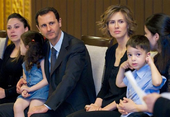 Tháng 7/2000, ông Assad trở thành Tổng thống Syria và tháng 12/2000, hai người tổ chức đám cưới. Sau khi kết hôn, bà Asma quyết định từ bỏ cơ hội nhận bằng MBA của Harvard. Ảnh: Hurriyet Daily News