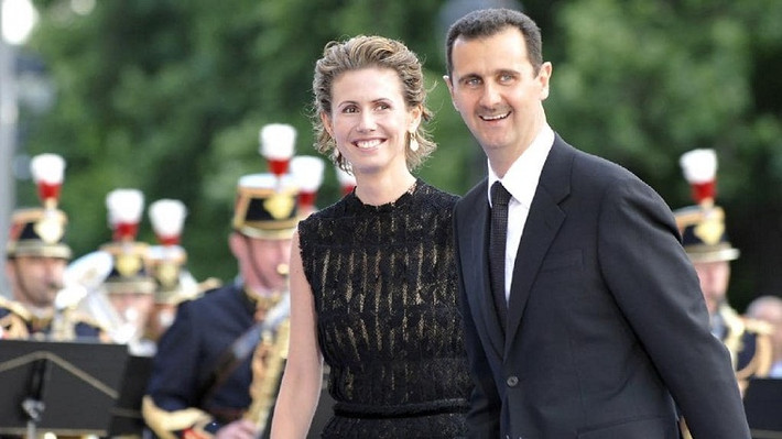 Mùa hè năm 2000, bà Asma quay về Syria để thăm người dì ở thủ đô Damascus trước khi sang Mỹ để học chương trình thạc sĩ Quản trị kinh doanh. Trong lần này, Asma đã gặp lại ông Bashar al-Assad, người con trai thứ hai của cựu Tổng thống Syria Hafez al-Assad. Ảnh: Courier Mail.