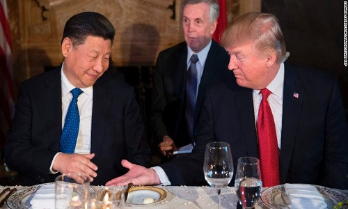 Đáp lại, ông Tập cho rằng cuộc gặp giữa hai nhà lãnh đạo có "ý nghĩa quan trọng", đồng thời cám ơn nhà lãnh đạo Mỹ vì sự tiếp đón nồng hậu. Ảnh: CNN.