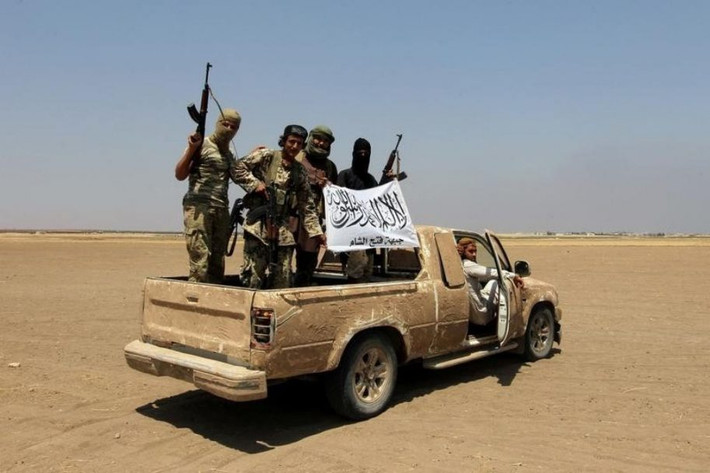 “Chỉ huy của các nhóm phiến quân Jabhat Fateh al-Sham hay Mặt trận Nusra, ‘Mặt trận Quốc gia Giải phóng Syria’ và ‘Mặt trận Giải phóng Quốc gia’ đã công khai tuyên bố sẽ chuẩn bị cho một cuộc tấn công chống lại các lực lượng chính phủ và từ chối bất kỳ cuộc đối thoại nào để ổn định chính trị trong cuộc xung đột”, Thiếu tướng Tsygankov thông báo tại một cuộc họp. Ảnh: AMN.