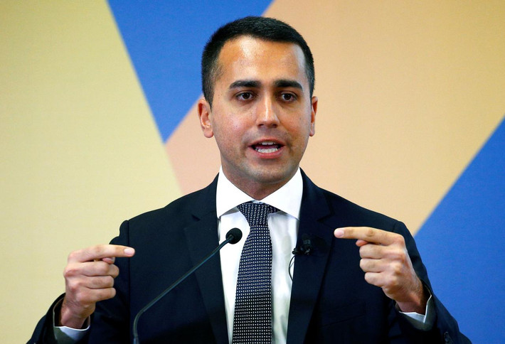 Ngoại trưởng Italy Luigi Di Maio (ảnh) trước đó viết trên trang Facebook cá nhân cho biết chính phủ nước này chuẩn bị ký lệnh tạm ngưng toàn bộ các chuyến bay đến từ Anh. Ảnh: Reuters.