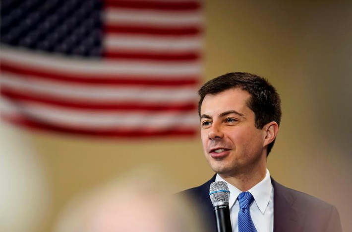 Cựu Thị trưởng Pete Buttigieg sinh ngày 19/1/1982 tại South Bend, bang Indiana. Ông tốt nghiệp trường Đại học Harvard và Đại học Oxford. Ảnh: Reuters.
