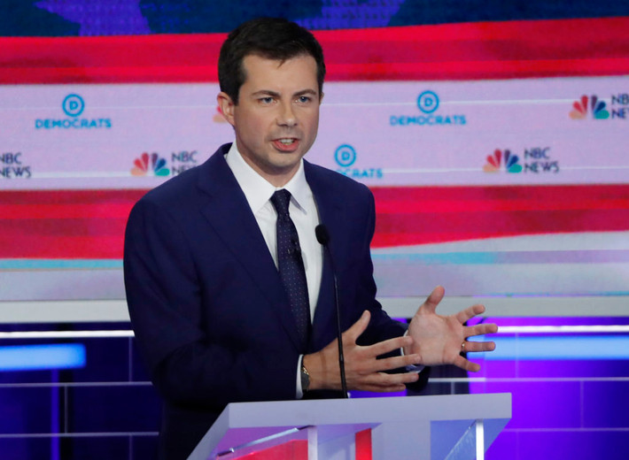 Ông Pete Buttigieg là Thị trưởng South Bend trong khoảng thời gian từ tháng 1/2012 đến tháng 1/2020. Lúc mới đắc cử, ông là thị trưởng trẻ nhất của thành phố trên 100 nghìn dân. Ảnh: PBS.