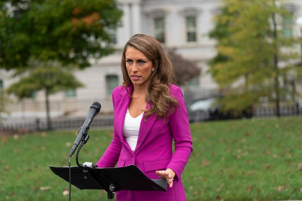 Cô tốt nghiệp ngành Báo chí và Chính sách Công tại trường Đại học Patrick Henry. Ảnh: WSJ.