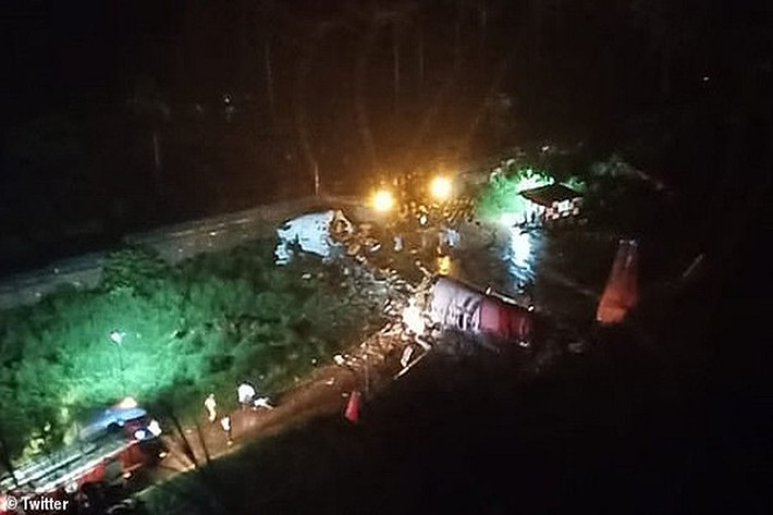 Được biết, chiếc máy bay mang số hiệu IX1344 chở 190 người gặp nạn khi đang trong hành trình từ Dubai tới Calicut.